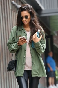 shay-mitchell-out-in-nyc-81817-1.thumb.jpg.10291b14af229b7305a561e5344728e9.jpg