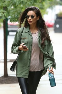 shay-mitchell-out-in-nyc-81817-3.thumb.jpg.46ad891ee991f99942ece4bd3d437ad0.jpg