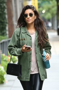 shay-mitchell-out-in-nyc-81817.thumb.jpg.f3fec443da3b1e45072f3b91fd37d19f.jpg