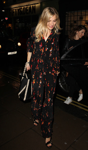 sienna-miller-out-in-london-8917-7.jpg