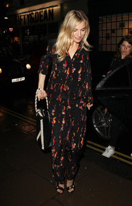 sienna-miller-out-in-london-8917-8.jpg