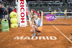 simona-halep-mutua-madrid-open-tennis-may-2017-14.jpg