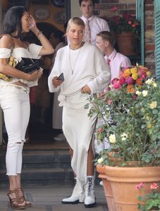 sofia-richie-celebrates-her-birthday-19-at-the-ivy-in-los-angeles-08-24-2017-0.jpg