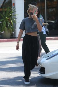 sofia-richie-street-style-beverly-hills-08-20-2017-1.jpg