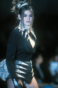 thierry-mugler-fw-1990-7.thumb.JPEG.c486b5f9216dea96d4f121211ebb2bd1.JPEG