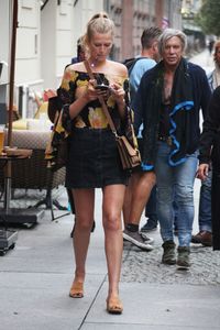 toni-garrn-at-titanic-hotel-in-berlin-08-03-2017_1.jpg