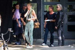 toni-garrn-mickey-rourke-and-til-schweiger-at-luetzowplatz-in-berlin-08-04-2047_5.jpg