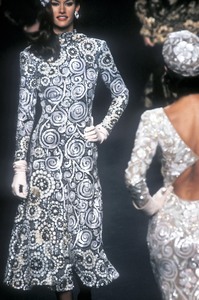 valentino-hc-fw-1992-3.thumb.JPEG.bacd7764b4a21b812ffe5ea56b1e6643.JPEG