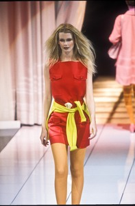 versace-fw-1996-7.thumb.JPEG.94b6a06fa712c395a54fe956e8033a11.JPEG