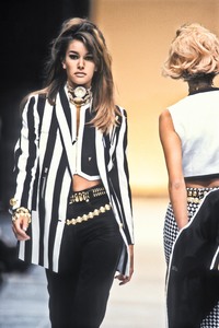 versace-ss-1992-1.thumb.JPEG.c49031056b78499b0a8c482843573e93.JPEG