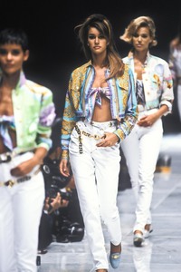 versace-ss-1992-2.thumb.JPEG.9084899c7a549483087ecfc0931c9b5b.JPEG