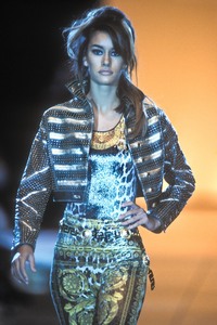 versace-ss-1992-4.thumb.JPEG.bdbc790b1e5f0f0e444c94fc1163a1b3.JPEG