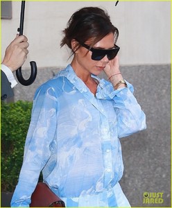 victoria-beckham-takes-her-son-romeo-to-the-us-open-02.jpg