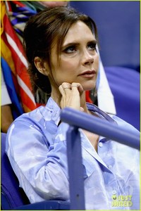 victoria-beckham-takes-her-son-romeo-to-the-us-open-07.jpg