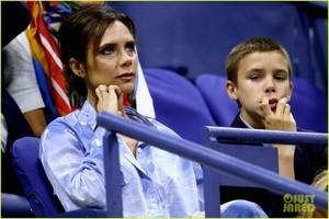 victoria-beckham-takes-her-son-romeo-to-the-us-open-08.jpg