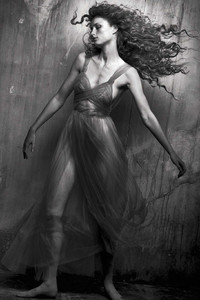 vogue-italia-september-2017-couture-supplement-rianne-van-rompaey-natalie-westling-by-peter-lindbergh-07.thumb.jpg.0d0368e7b850adab0c7d1cb45a6c38c6.jpg