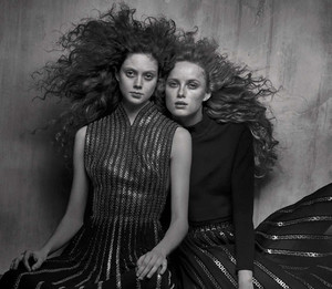 vogue-italia-september-2017-couture-supplement-rianne-van-rompaey-natalie-westling-by-peter-lindbergh-08.thumb.jpg.8f8d27d4755c058c84b5021c95ab853c.jpg