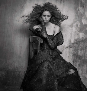 vogue-italia-september-2017-couture-supplement-rianne-van-rompaey-natalie-westling-by-peter-lindbergh-12.thumb.jpg.643bac87e372efbbc38875780bb1b3aa.jpg