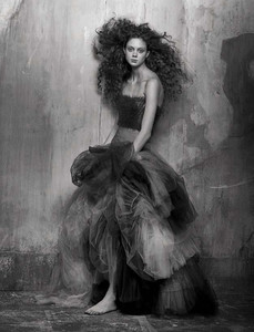 vogue-italia-september-2017-couture-supplement-rianne-van-rompaey-natalie-westling-by-peter-lindbergh-14.thumb.jpg.471d053820a30061d88f8330c983e819.jpg