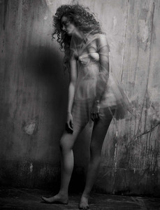 vogue-italia-september-2017-couture-supplement-rianne-van-rompaey-natalie-westling-by-peter-lindbergh-15.thumb.jpg.31bb27973ef6ea78fbc94cf0eb134080.jpg