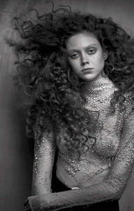 vogue-italia-september-2017-couture-supplement-rianne-van-rompaey-natalie-westling-by-peter-lindbergh-17.thumb.jpg.24f4fe7a7dd82b101d284b4744fe3e6f.jpg