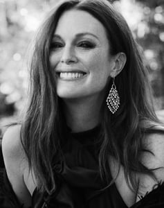 vogue-russia-september-2017-julianne-moore-by-miguel-reveriego-01.thumb.jpg.e467243fe4ee226b98472a9531255023.jpg