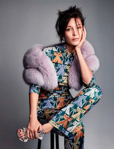 vogue-spain-september-2017-bella-hadid-by-patrick-demarchelier-03.thumb.jpg.db3016e9dbb24dfa5b99d7115c399807.jpg