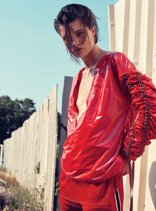 vogue-turkey-august-2017-julia-van-os-by-sofia-sanchez-mauro-mongiello-07.thumb.jpg.bec6394b4cac971f5699cf6d76422587.jpg