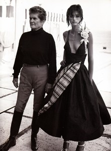 vogue_italia_mar_1995_31.thumb.jpg.50a404120faf013da8d6af70413fca9a.jpg