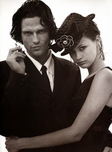 vogue_italia_mar_1995_33.thumb.jpg.de9d44b2c8aab43ebb182054cd285778.jpg