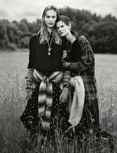 w-magazine-septemeber-2017-by-alasdair-mclellan-08.jpg