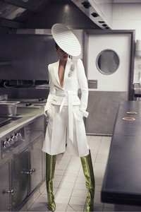 01-alexandre-vauthier-spring-2018.thumb.jpg.9b95bb3d242c399627a8263513616774.jpg