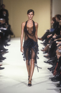0_antonio-berardi-fw-2000-1_html.thumb.JPEG.6e044e446a59c5d49751e8ee2c57b998.JPEG
