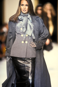 0_chanel-fw-1992-1_html.thumb.JPEG.f9fe872b78e317ab17a9b834074ede81.JPEG