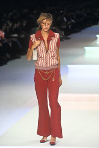 0_chanel-ss-2001-1_html.thumb.JPEG.0028db1015d9c6af9603d0f769a55a63.JPEG
