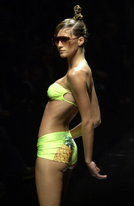 0_chloe-ss-2001-1_html.thumb.JPEG.21778cb503edae99551919e44e7e45da.JPEG