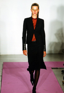 0_dkny-fw-2000-1_html.thumb.JPEG.4b50712fbee57c476f270abce3caaea7.JPEG