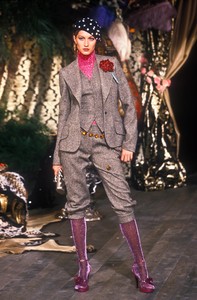 0_dolce-gabbana-fw-2000-1_html.thumb.JPEG.80880490ea2ffaca0bf3651bc8eddc2e.JPEG