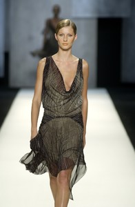 0_donna-karan-ss-2001-1_html.thumb.JPEG.2261a6ba937ca1edf854e1eab8750fd3.JPEG