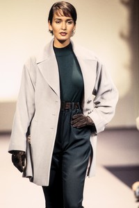 0_lanvin-fw-1994-1_html.thumb.JPEG.2bac80f0a41e3471a558ead0c14ae0f5.JPEG