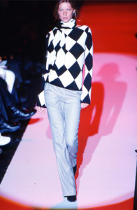 0_tommy-hilfiger-fw-2000-1_html.thumb.JPEG.fe7cb885fc6c3ad93948b608d35df3ab.JPEG