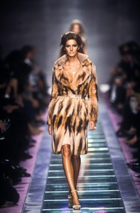 0_versace-fw-2000-1_html.thumb.JPEG.304c99d630d81feb4d222a31747488a0.JPEG