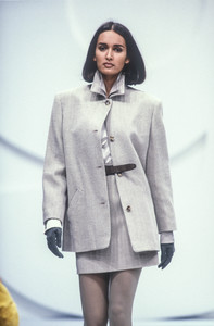 14_salvatore-ferragamo-fw-1990-1_html.thumb.JPEG.3b9191004954093908df6ebf599beb3b.JPEG