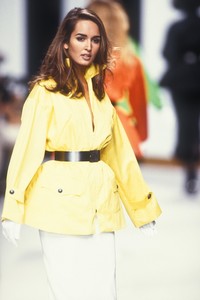 15_karl-lagerfeld-ss-1992-1_html.thumb.JPEG.2c84cd773228c0eb8d6b847159307cbd.JPEG