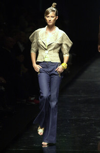 1_chloe-ss-2001-2_html.thumb.JPEG.a4e99fd2ead4187d8253dfdb31d6c890.JPEG
