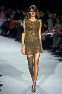 1_givenchy-fw-2000-2_html.thumb.JPEG.c3e770fa39378610e6257b747194875f.JPEG