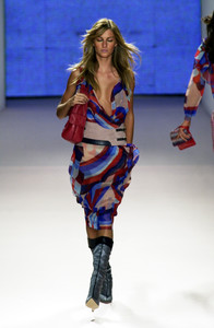 1_missoni-ss-2001-2_html.thumb.JPEG.dc07c07d59f9e53ee9e4608db6e7b69c.JPEG