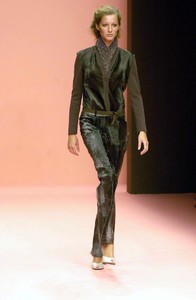 1_prada-fw-2000-2_html.thumb.JPEG.42686877526b30bba56b284bafc2d61d.JPEG