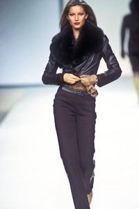 1_valentino-fw-2000-22_html.thumb.JPEG.6000741436d1d650875233bf3c3b10c8.JPEG