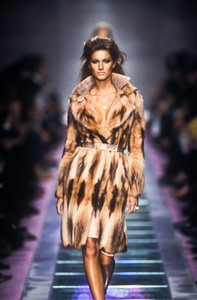1_versace-fw-2000-2_html.thumb.JPEG.3276fda583049dbf718ae14cd64c36a4.JPEG